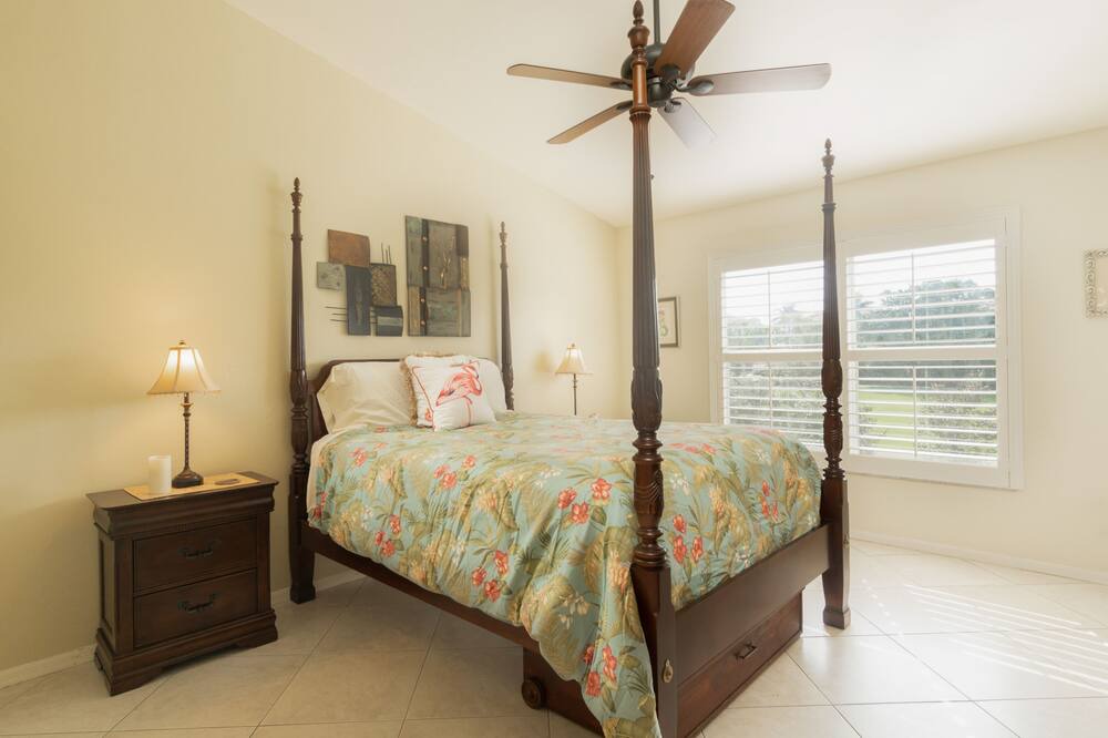 Photo of Bedroom in Hammock Bay