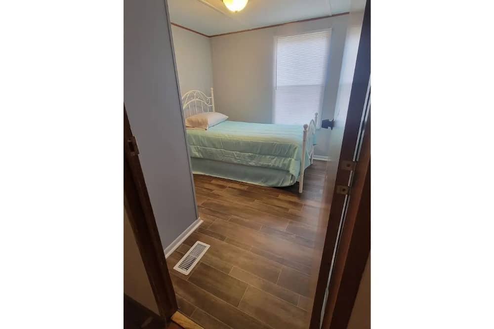 Photo of Bedroom in Barnesville