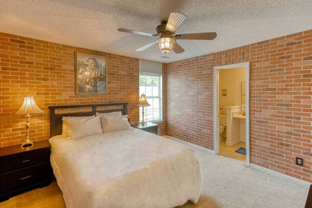 Photo of Bedroom in Huntcliff