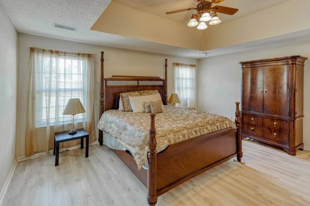 Photo of Bedroom in Huntcliff