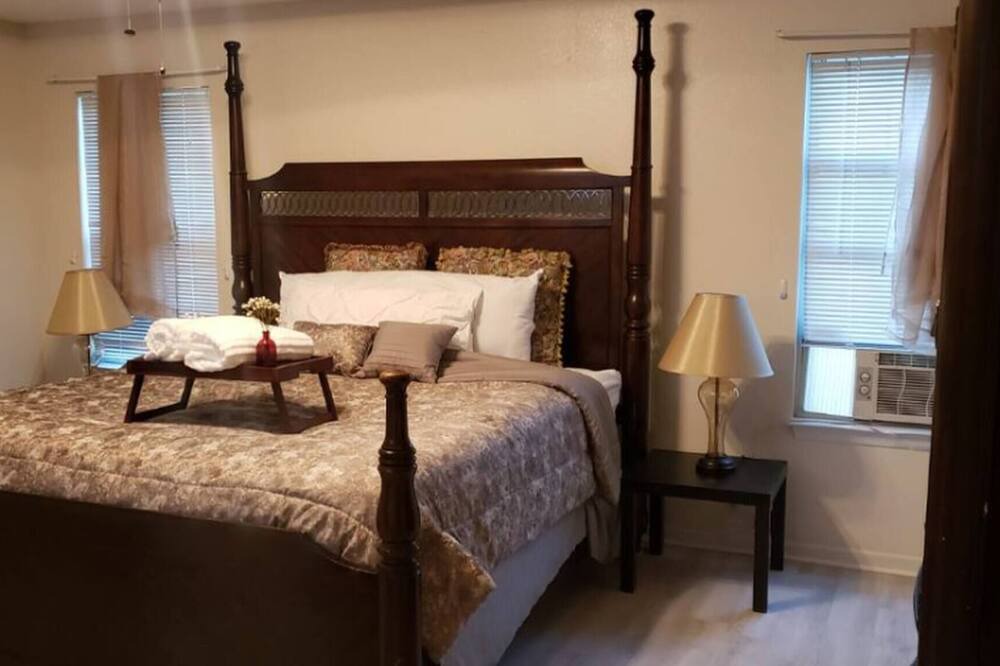 Photo of Bedroom in Huntcliff