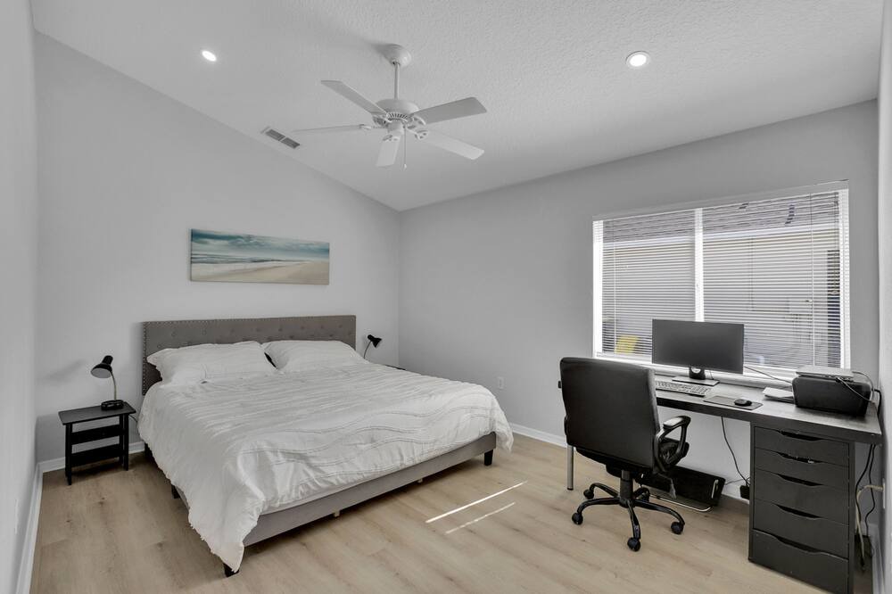 Photo of Bedroom in Hillcrest Estates