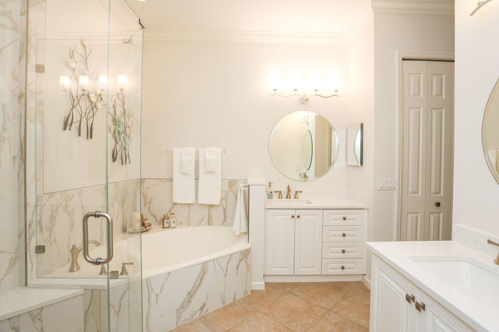Photo of Bathroom in Naples