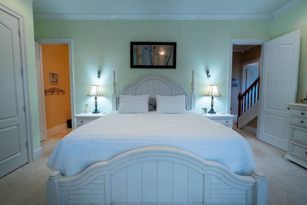 Photo of Bedroom in Glenville