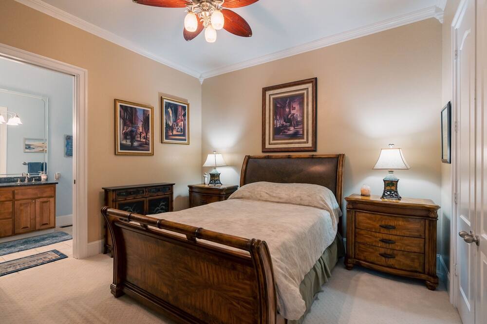 Photo of Bedroom in Glenville