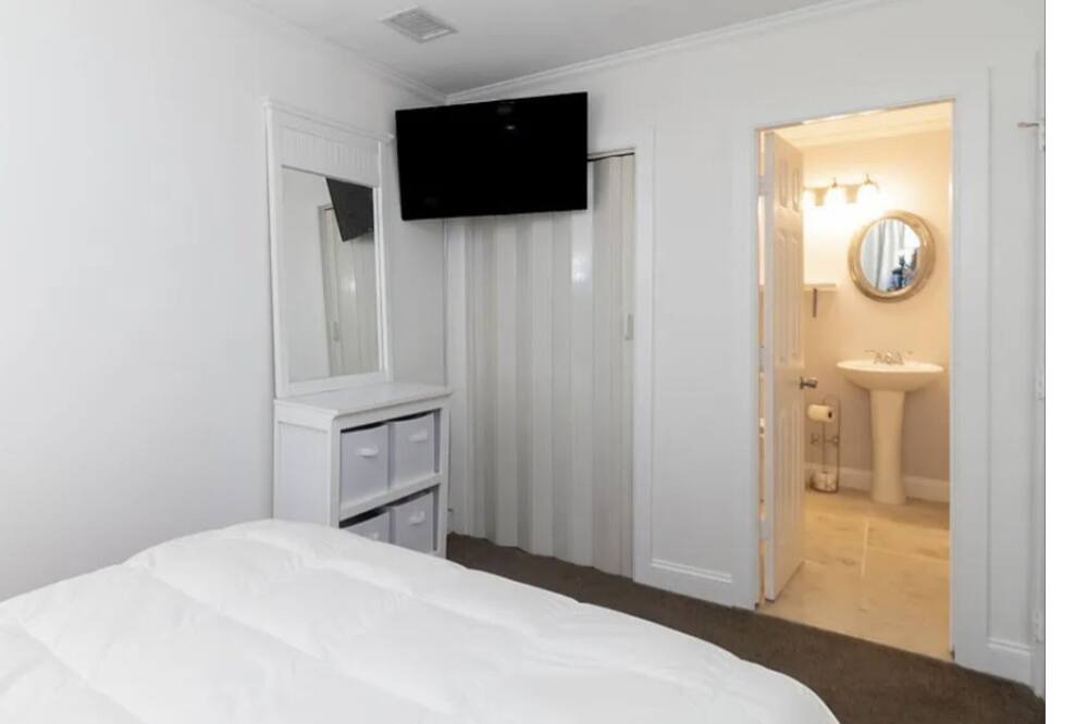 Photo of Bedroom in Folly Field