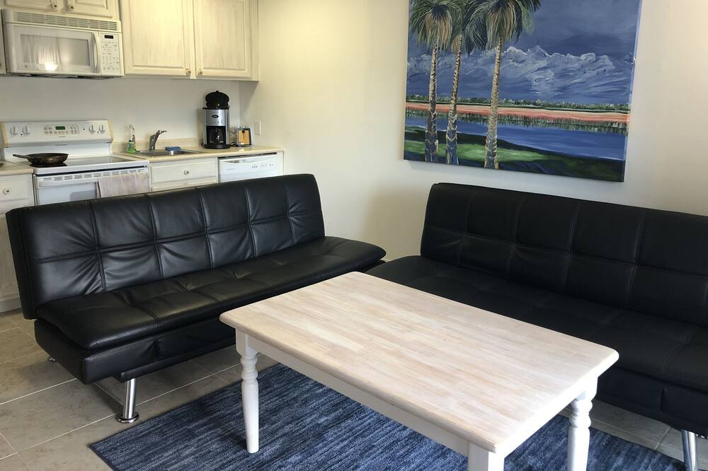 Photo of Livingroom in Folly Field