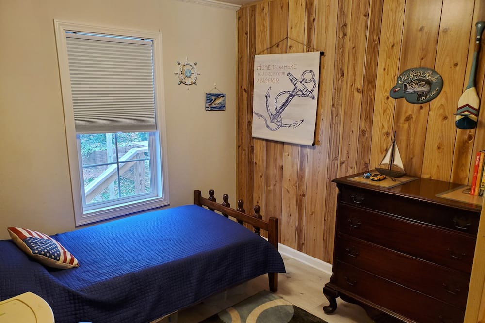 Photo of Bedroom in Townville