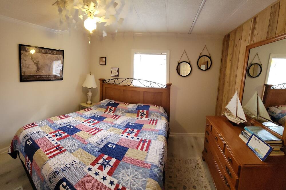 Photo of Bedroom in Townville