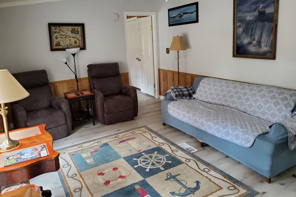Photo of Livingroom in Townville