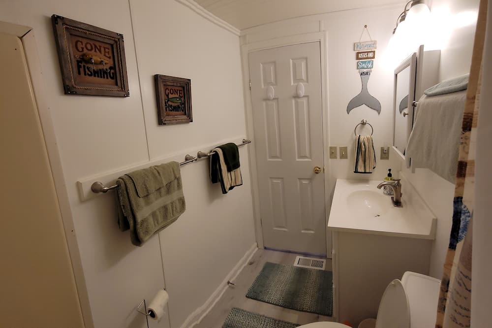 Photo of Bathroom in Townville