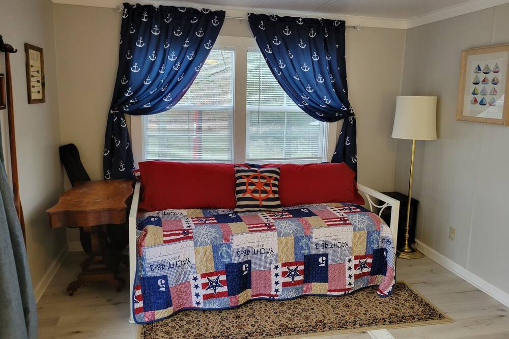 Photo of Bedroom in Townville