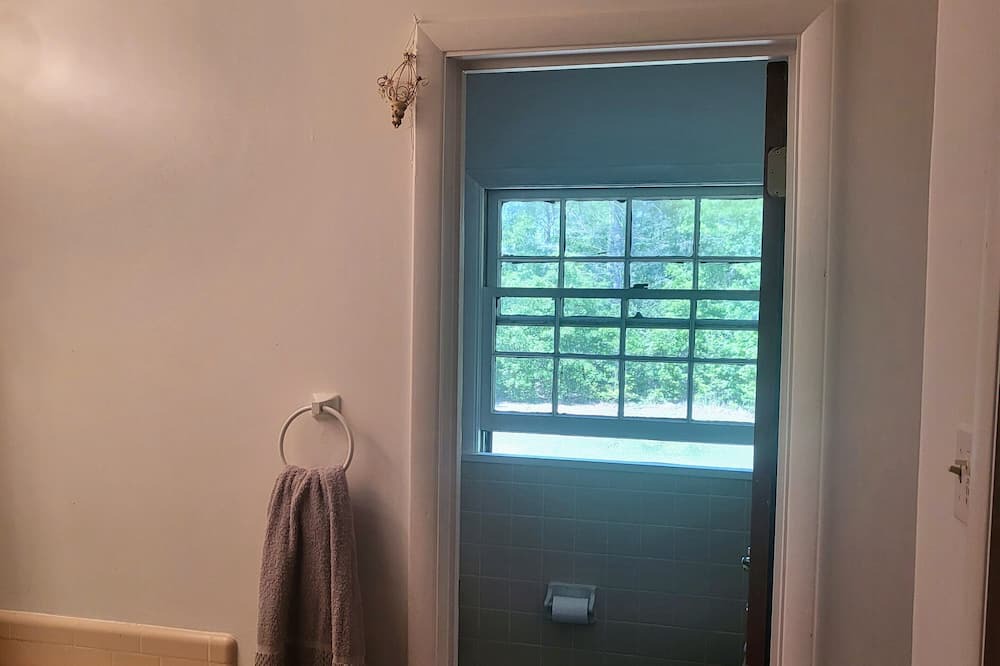 Photo of Bathroom in Barker Ten Mile