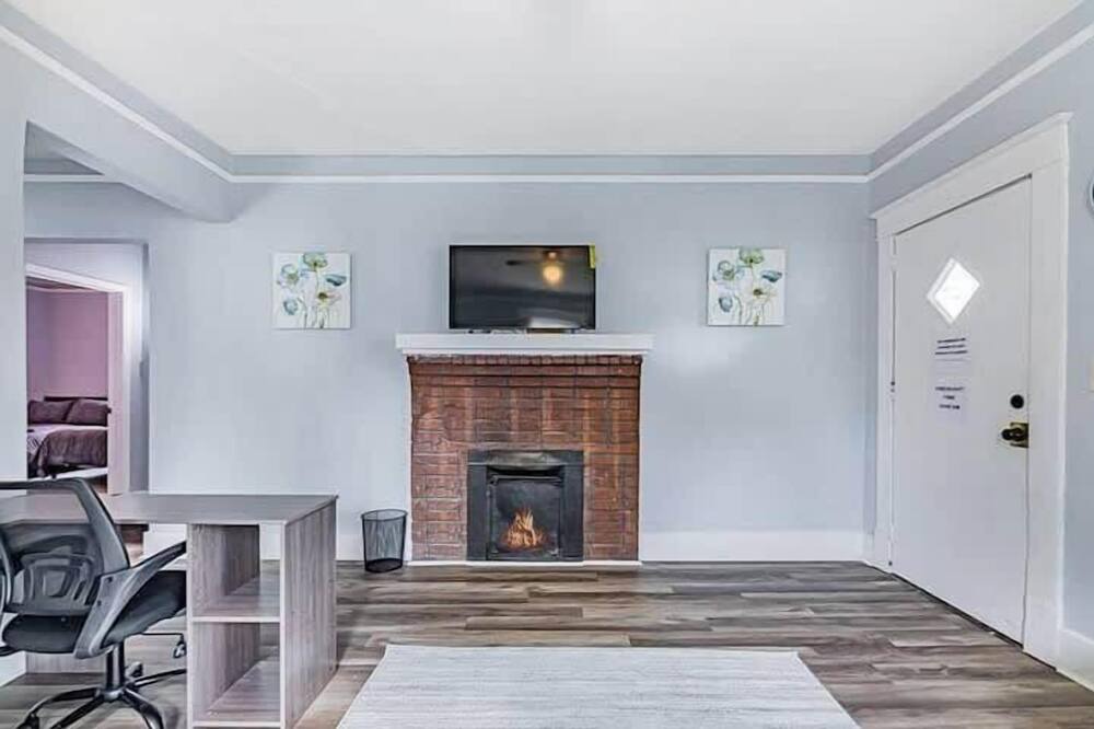 Photo of Bedroom in Midtown