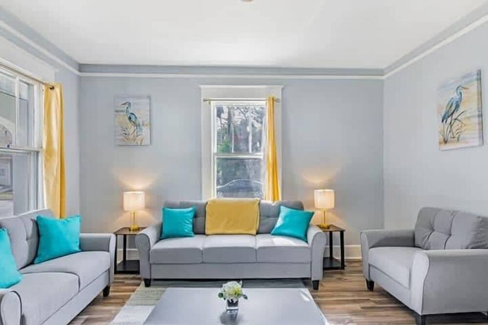 Photo of Bedroom in Midtown