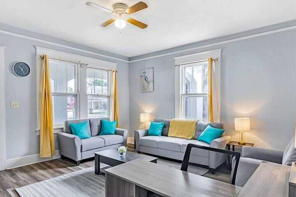 Photo of Bedroom in Midtown
