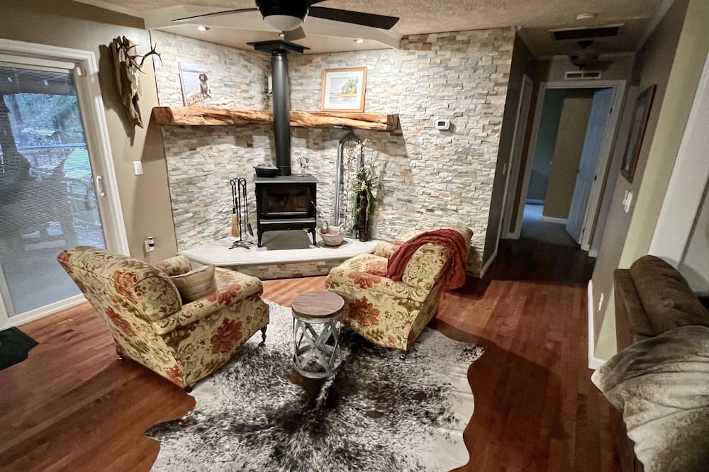 Photo of Livingroom in Adams Run
