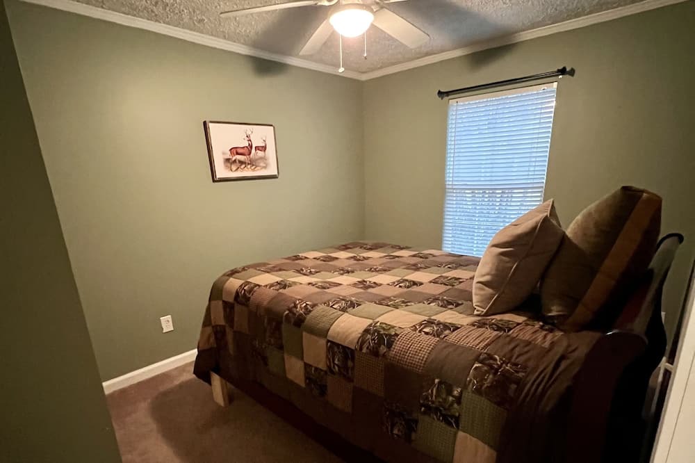 Photo of Bedroom in Adams Run