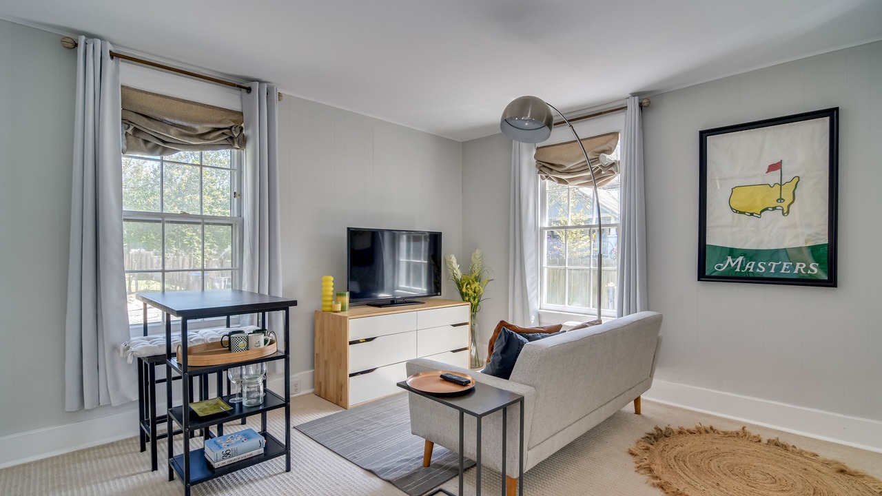 Photo of Livingroom in Midtown