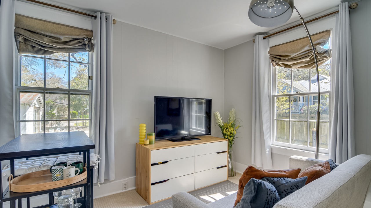 Photo of Livingroom in Midtown