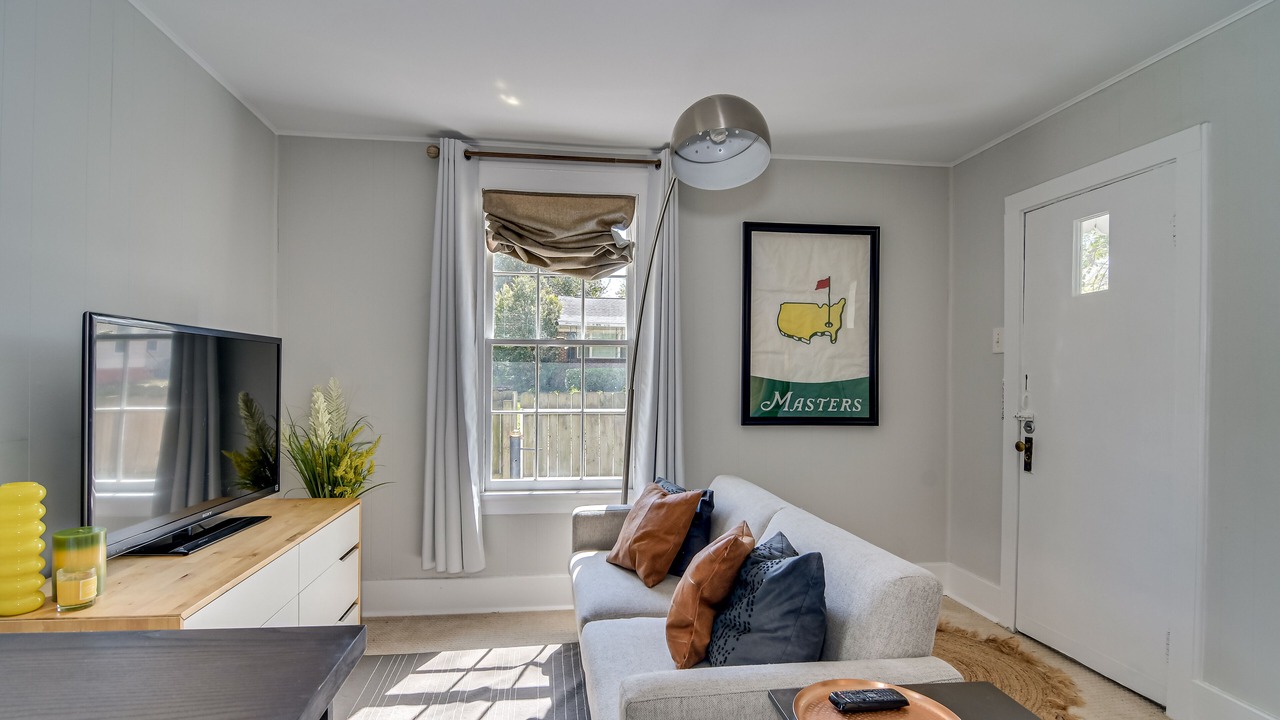 Photo of Livingroom in Midtown