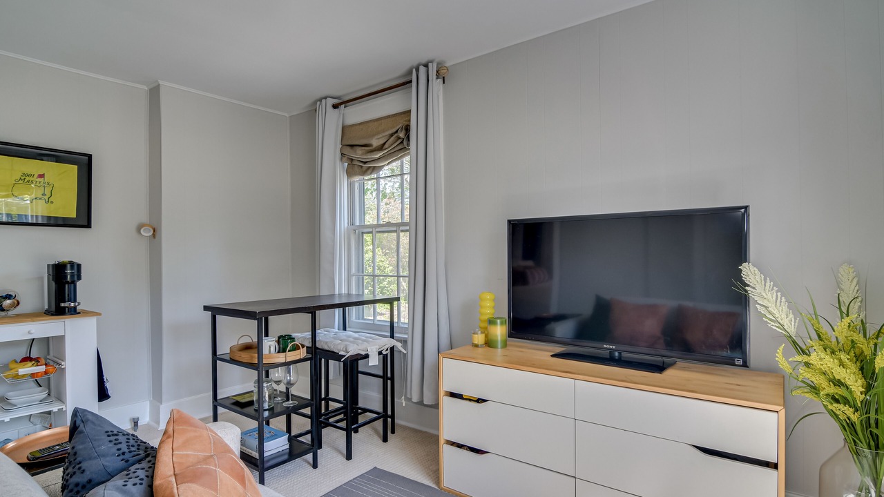 Photo of Livingroom in Midtown