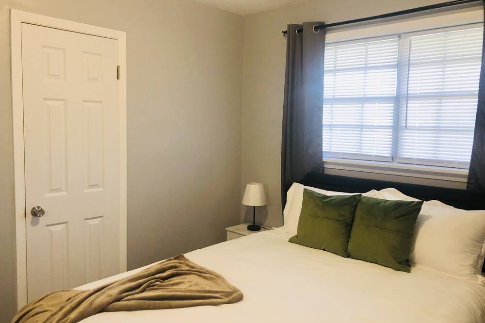 Photo of Bedroom in Lyons