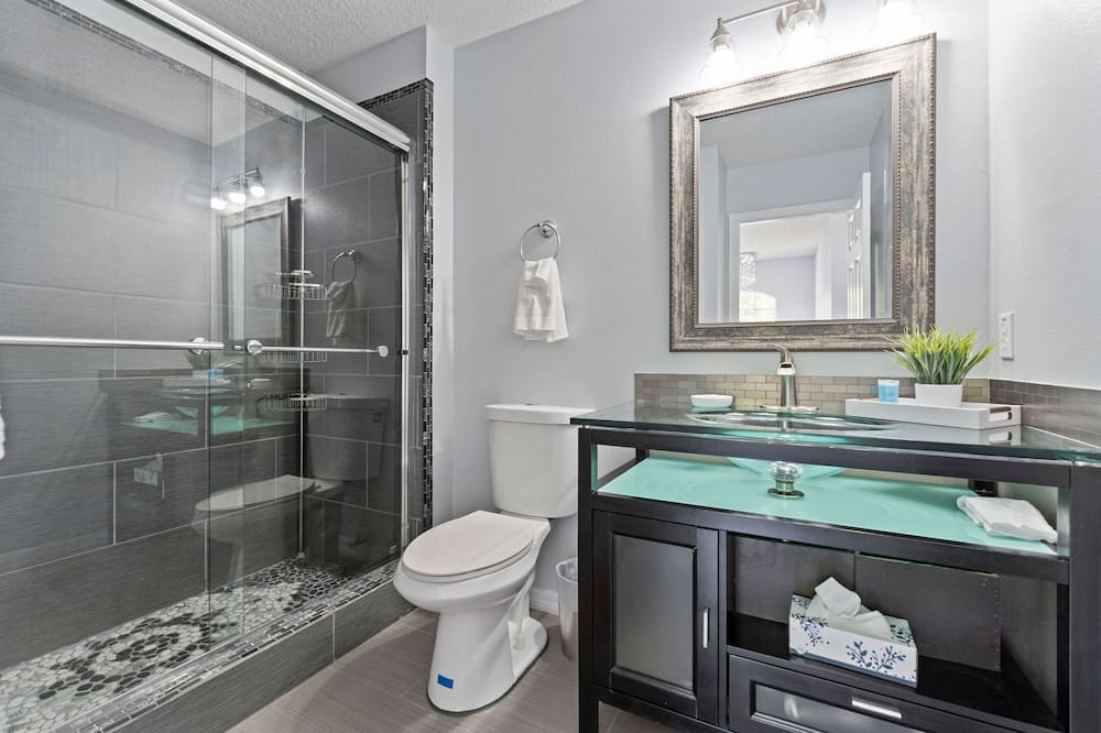 Photo of Bathroom in Seasons
