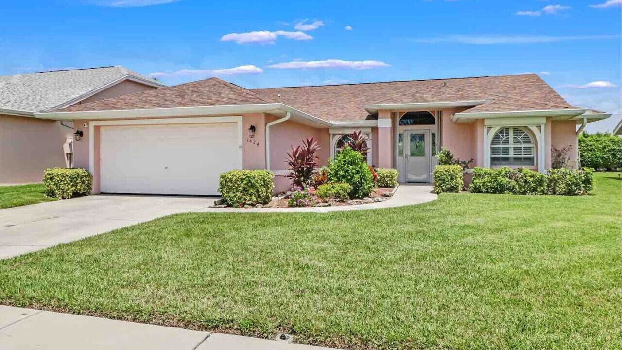 Photo of Outdoor in Crown Pointe