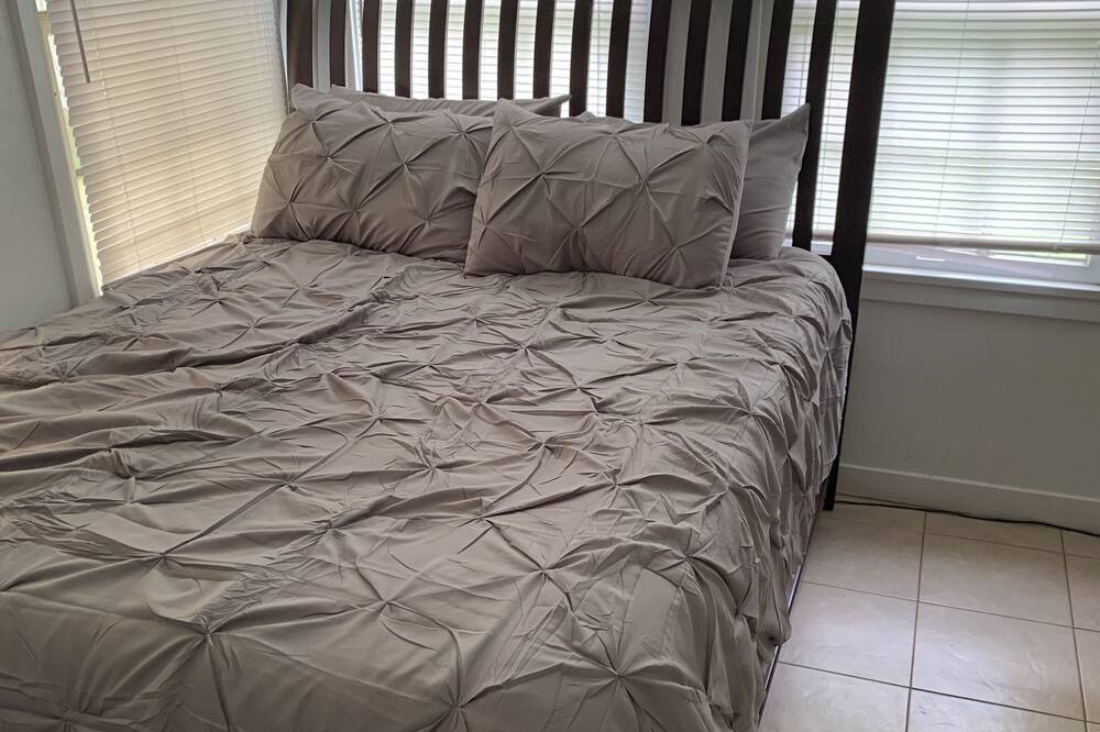 Photo of Bedroom in Colonialtown South