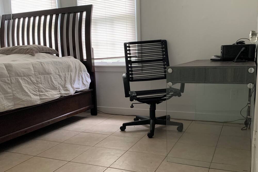 Photo of Bedroom in Colonialtown South