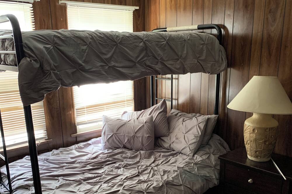 Photo of Bedroom in Colonialtown South