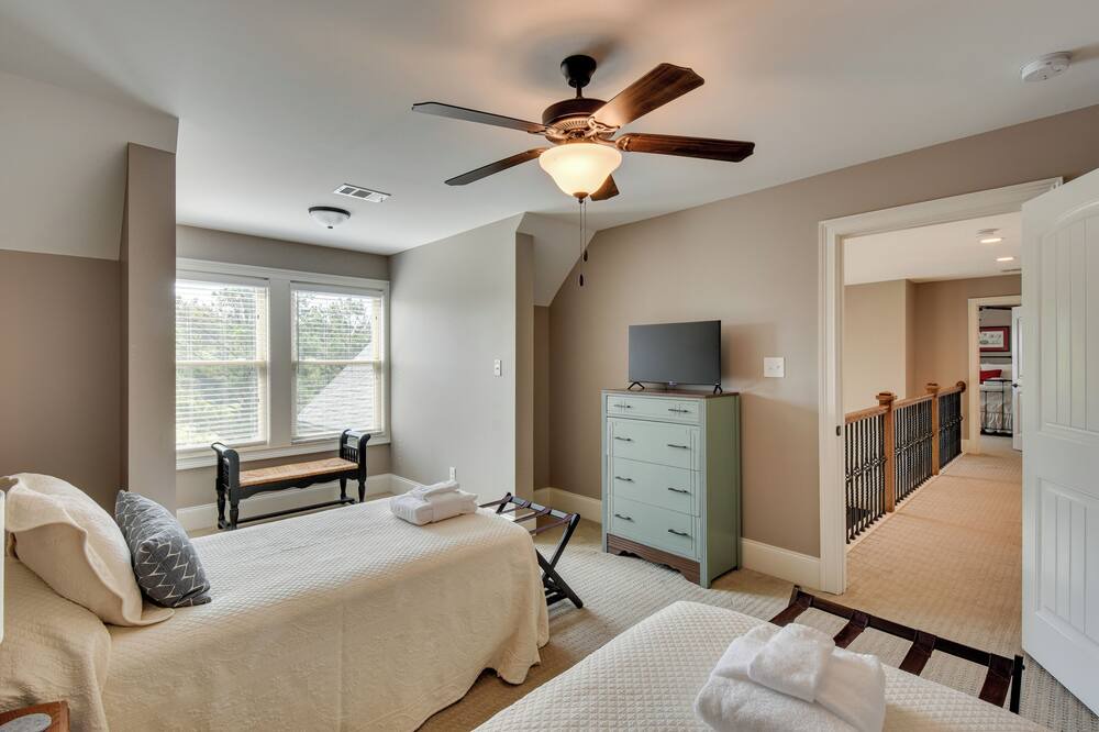 Photo of Bedroom in Toccoa