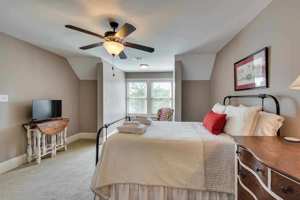 Photo of Bedroom in Toccoa