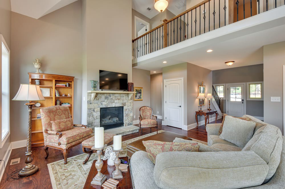 Photo of Livingroom in Toccoa