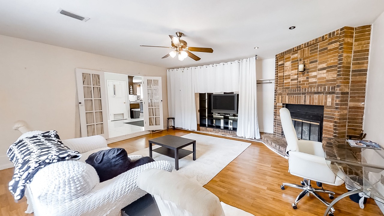 Photo of Livingroom in Northside