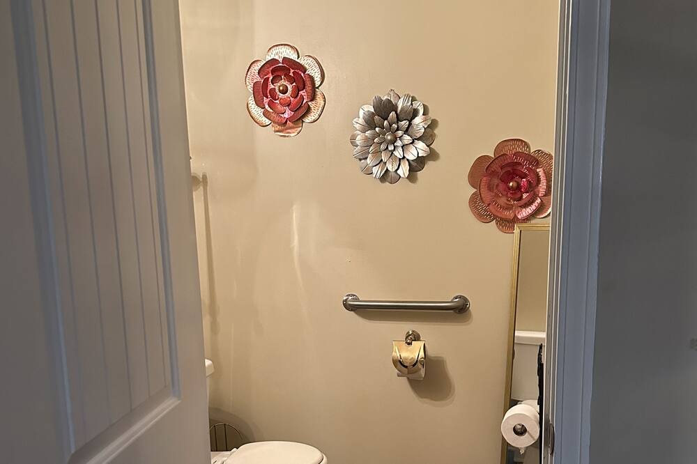 Photo of Bathroom in Peach Orchard