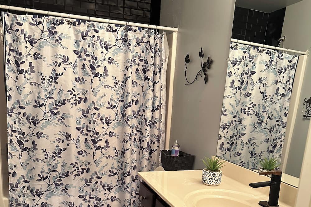 Photo of Bathroom in Peach Orchard