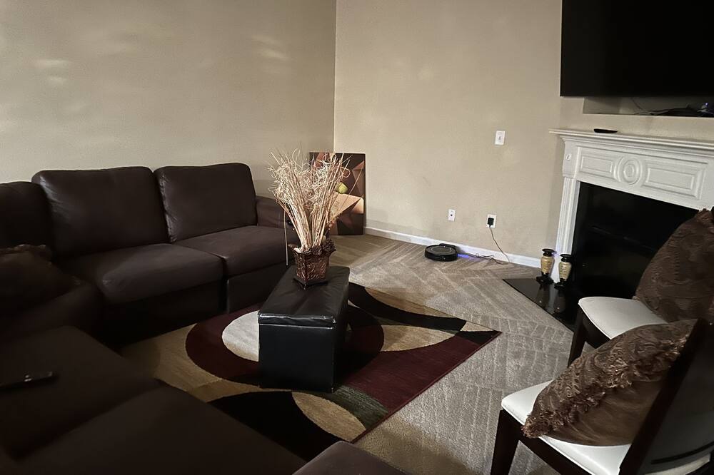 Photo of Livingroom in Peach Orchard