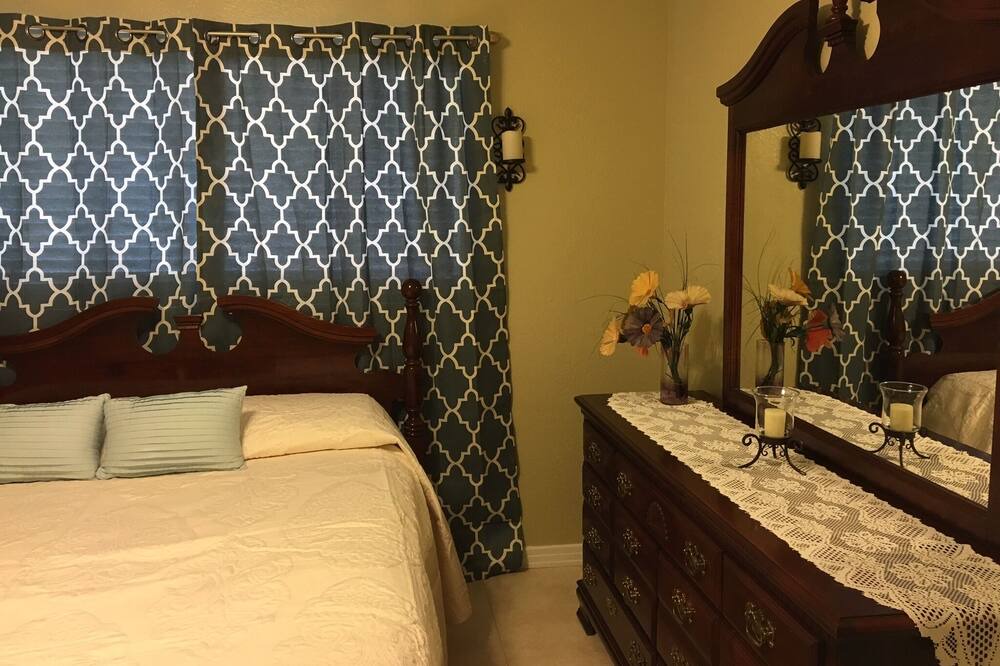 Photo of Bedroom in Fairview Shores