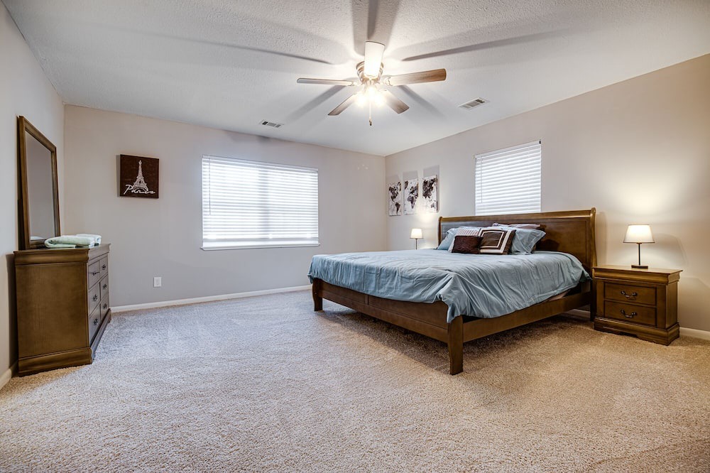 Photo of Bedroom in Colonial Oaks
