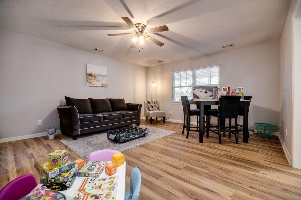 Photo of Bedroom in Colonial Oaks