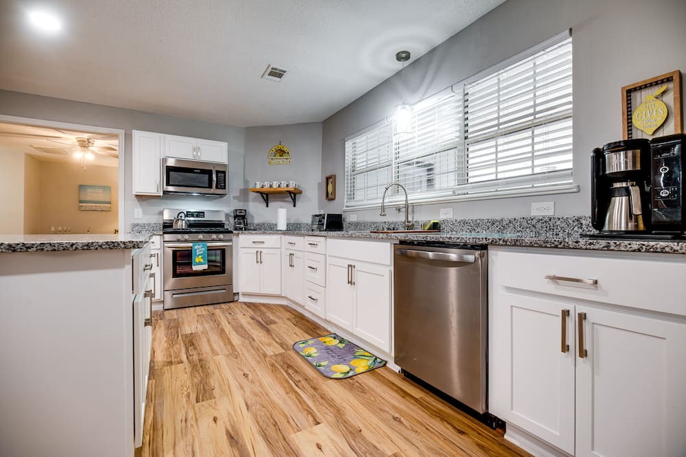 Photo of Kitchen in Colonial Oaks