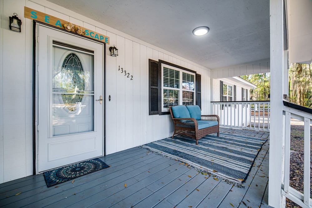 Photo of Outdoor in Colonial Oaks