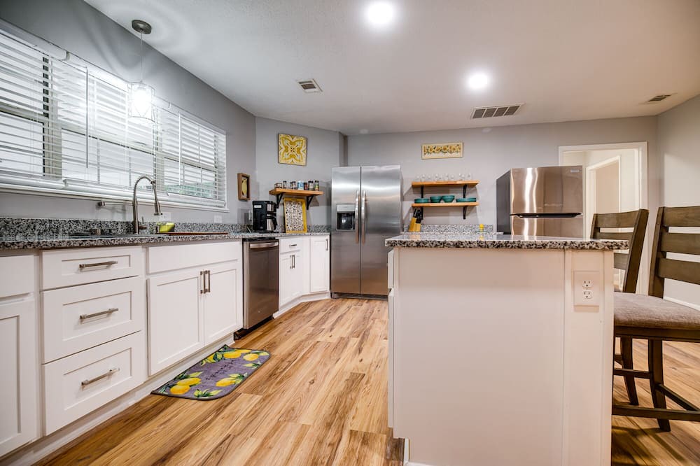 Photo of Kitchen in Colonial Oaks