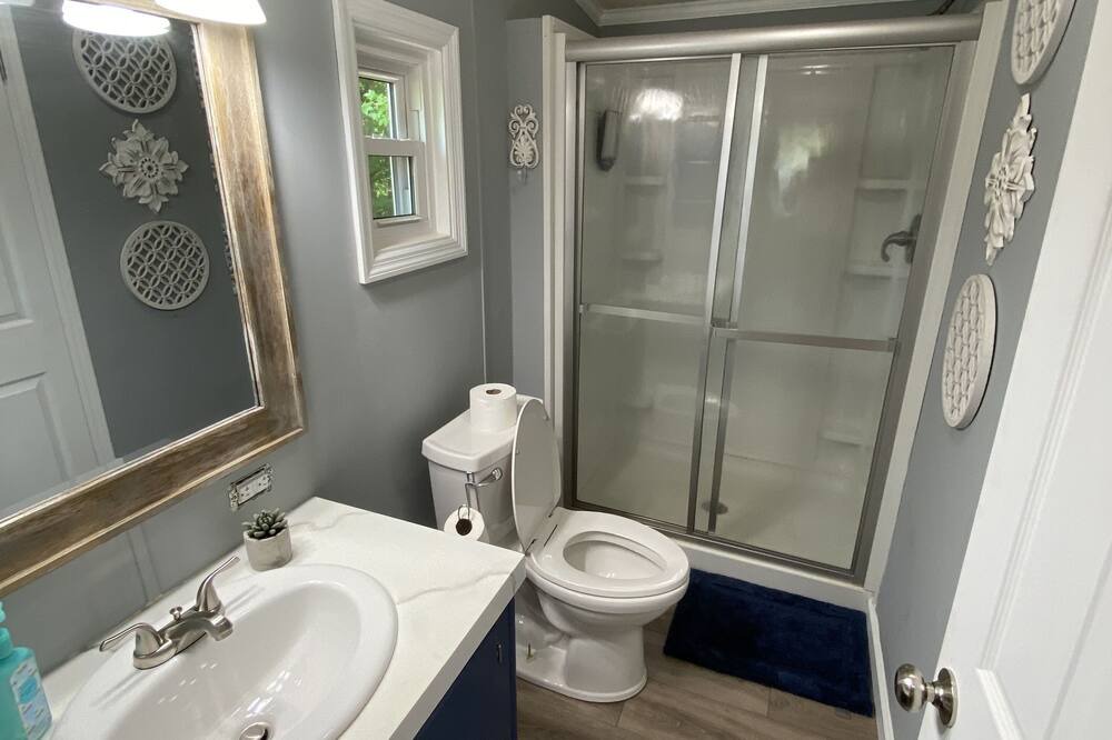 Photo of Bathroom in Townville