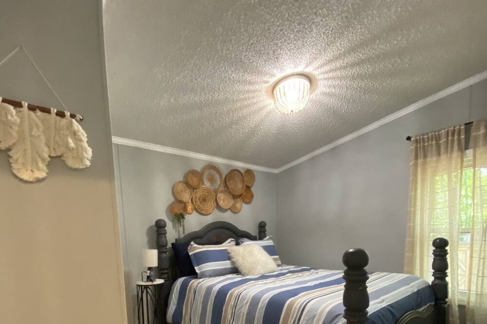 Photo of Bedroom in Townville
