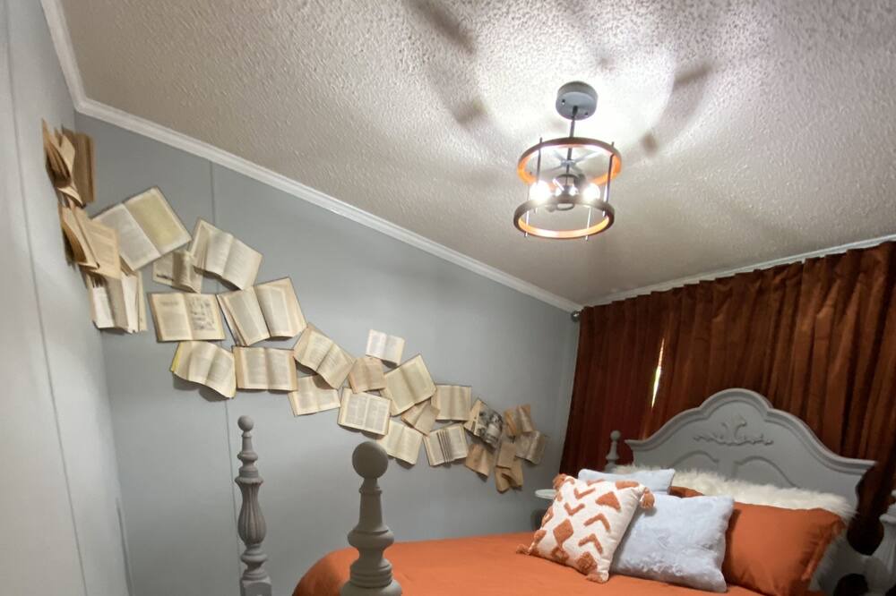 Photo of Bedroom in Townville