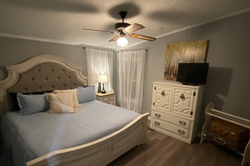 Photo of Bedroom in Townville