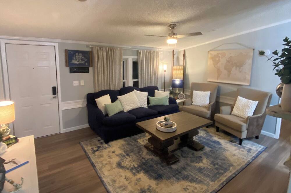 Photo of Livingroom in Townville